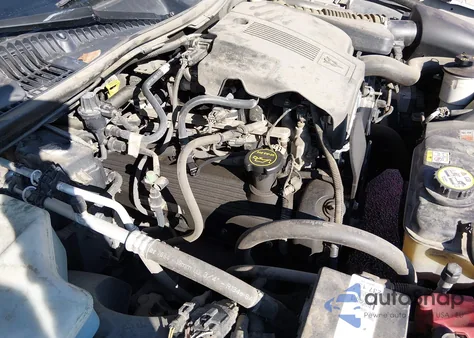 2005 Lincoln Town Car Signature Limited из США, поврежденный, VIN 1LNHM82W55Y608589